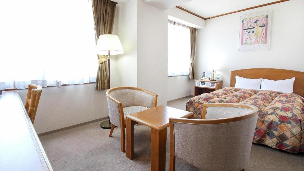 Neyagawa Trend Hotel Осака Екстер'єр фото